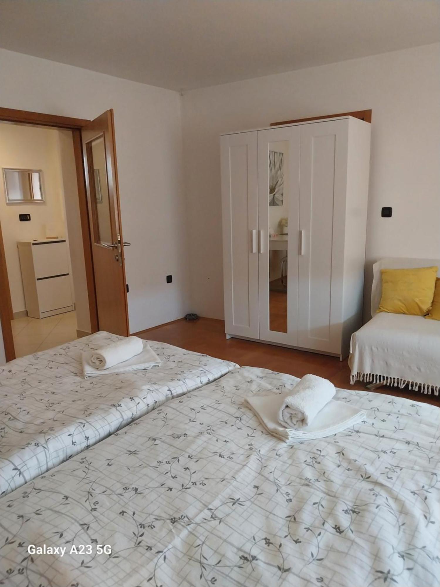 Apartman Bloom Осиек Экстерьер фото
