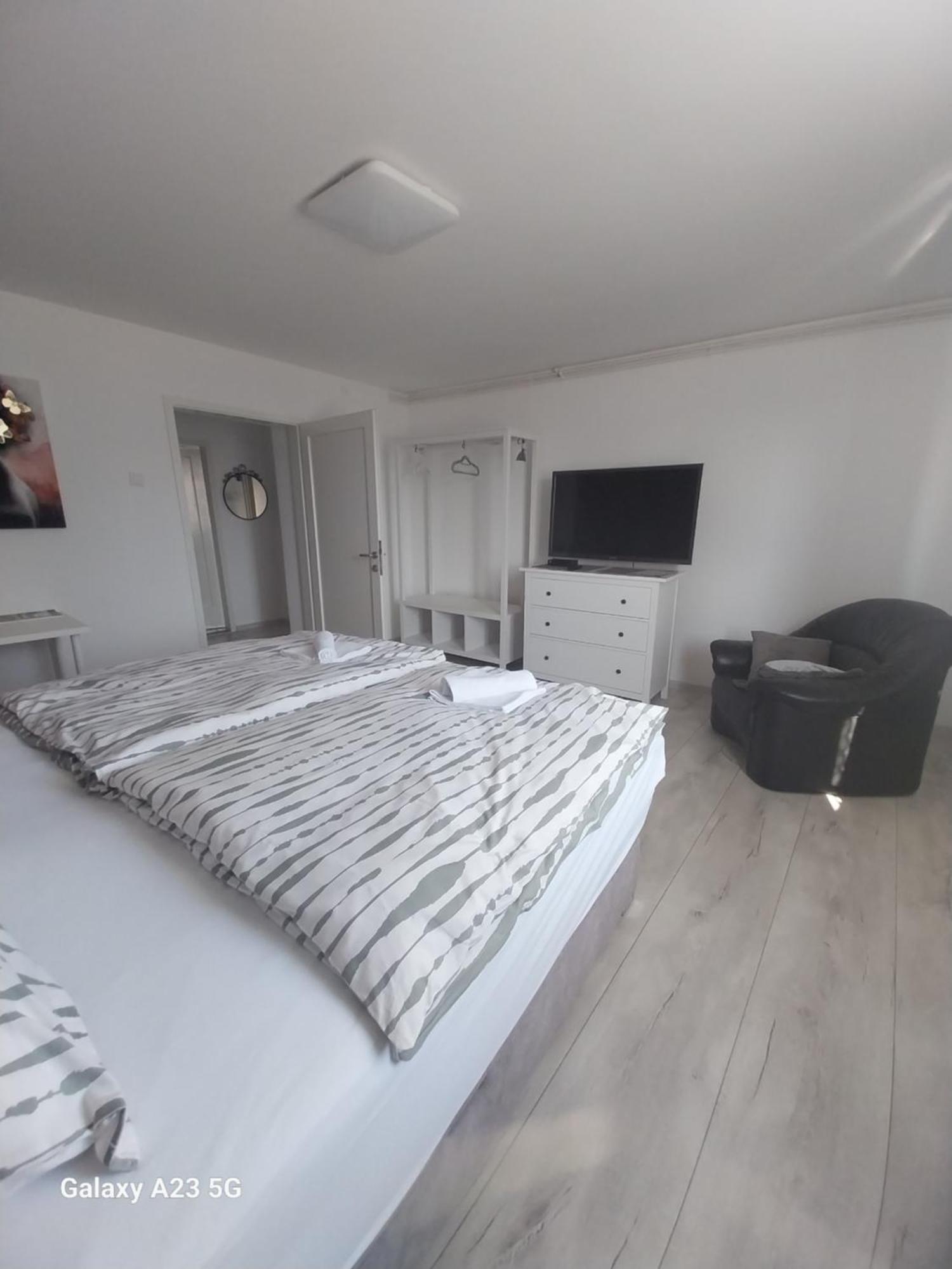 Apartman Bloom Осиек Экстерьер фото