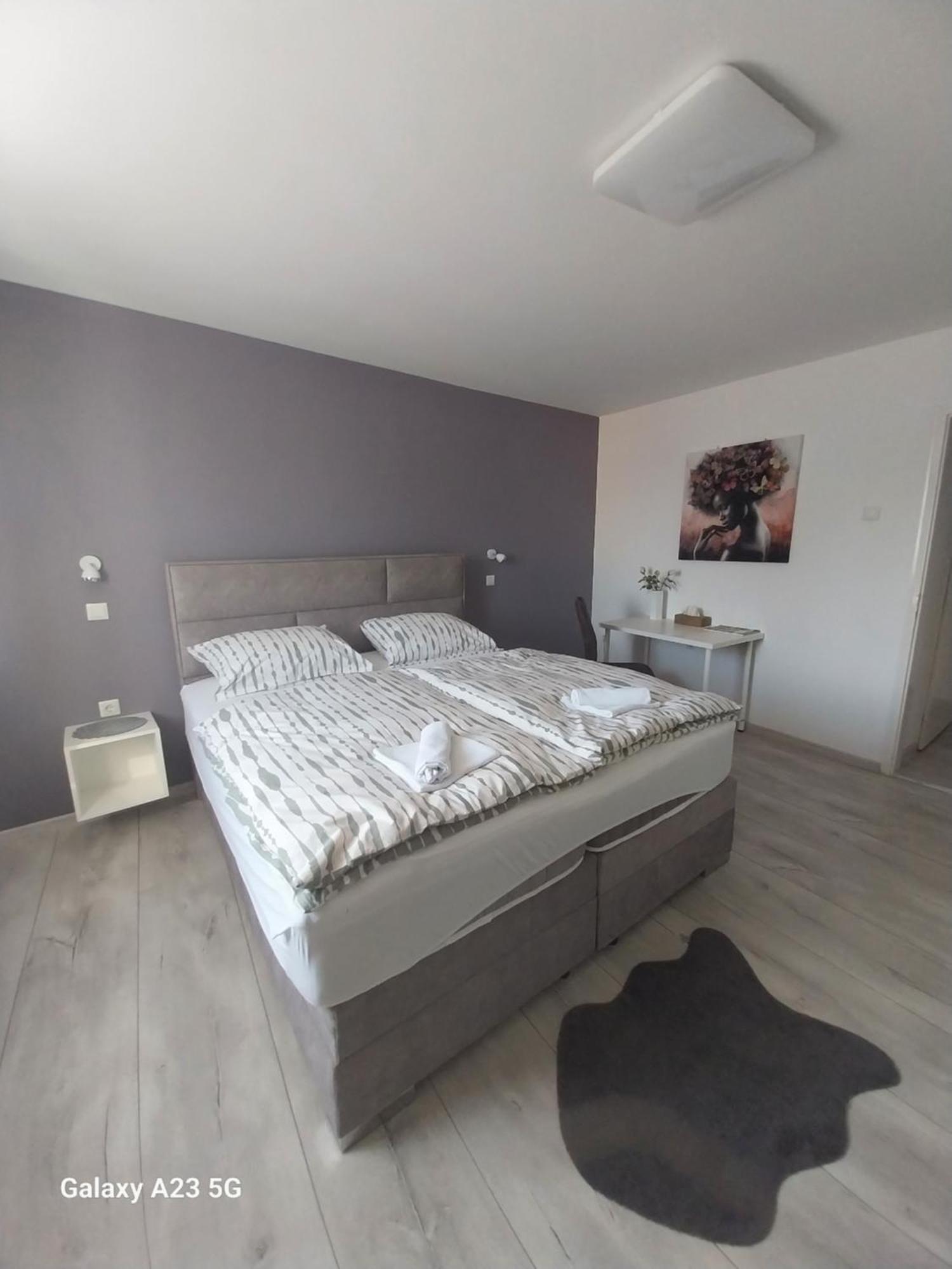 Apartman Bloom Осиек Экстерьер фото